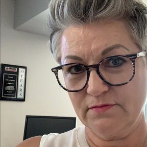 Meet your Posher, Brenda